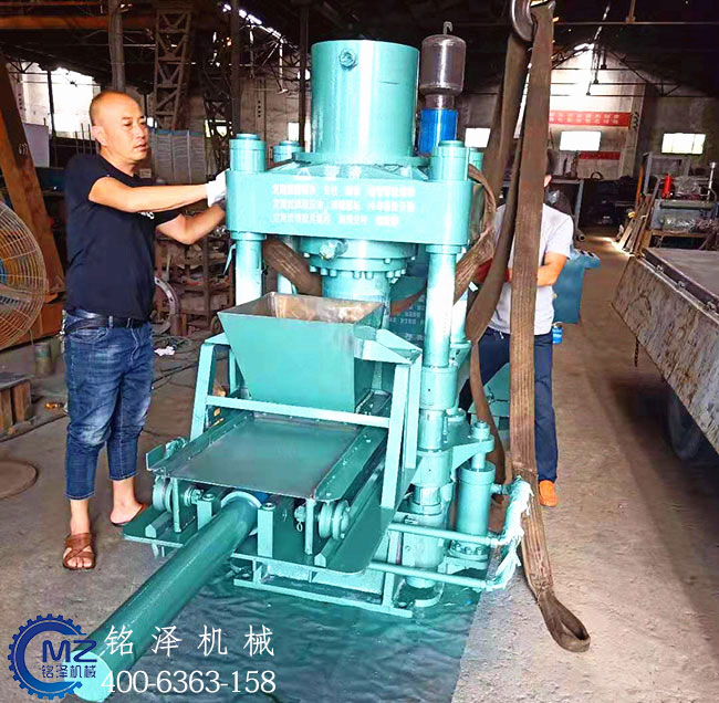 d200吨金属压块机装R发货现场